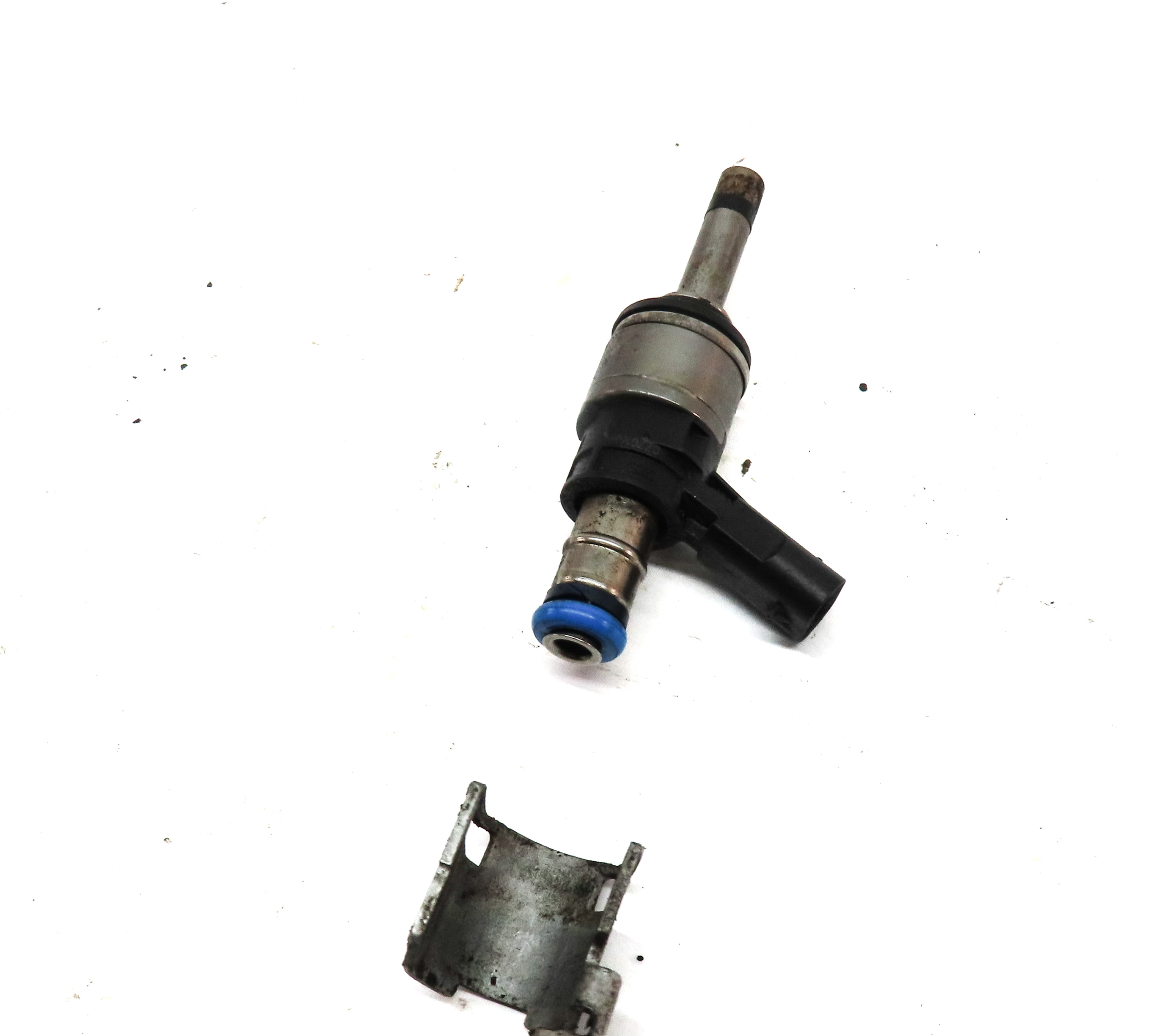 16-19 A6 A7 A8 Q7 (C7 D4 4M) 3.0L SUPERCHARGED CREC ENGINE FUEL INJECTOR — exact item pictured